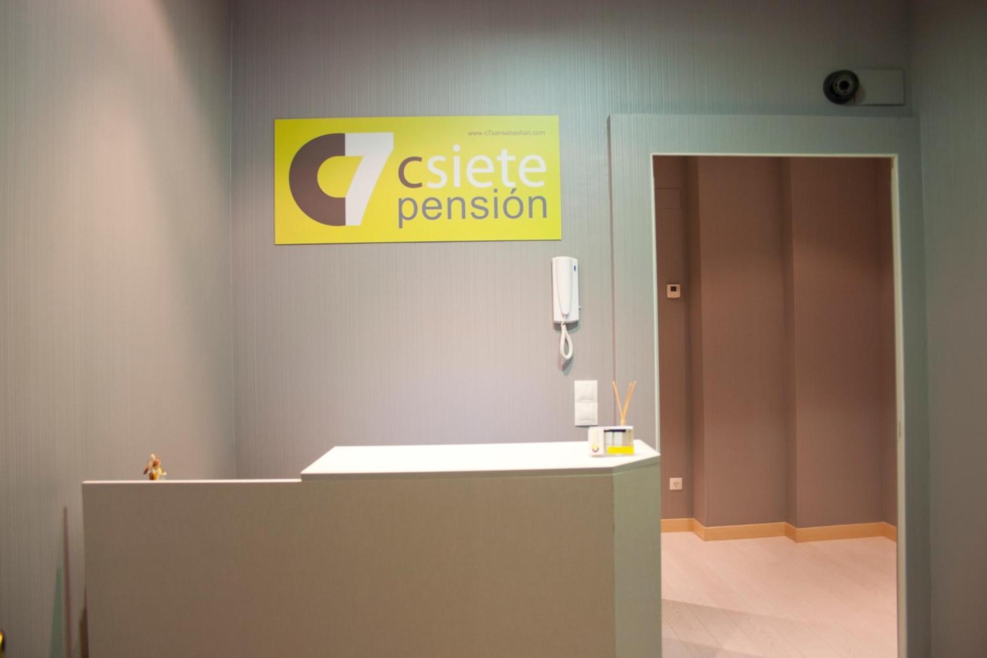 Pension C7 San Sebastián Esterno foto