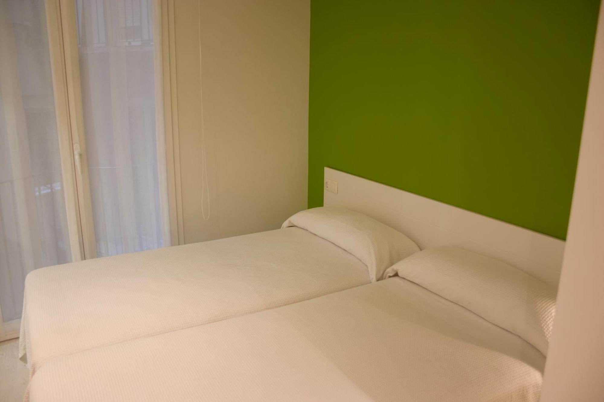 Pension C7 San Sebastián Esterno foto